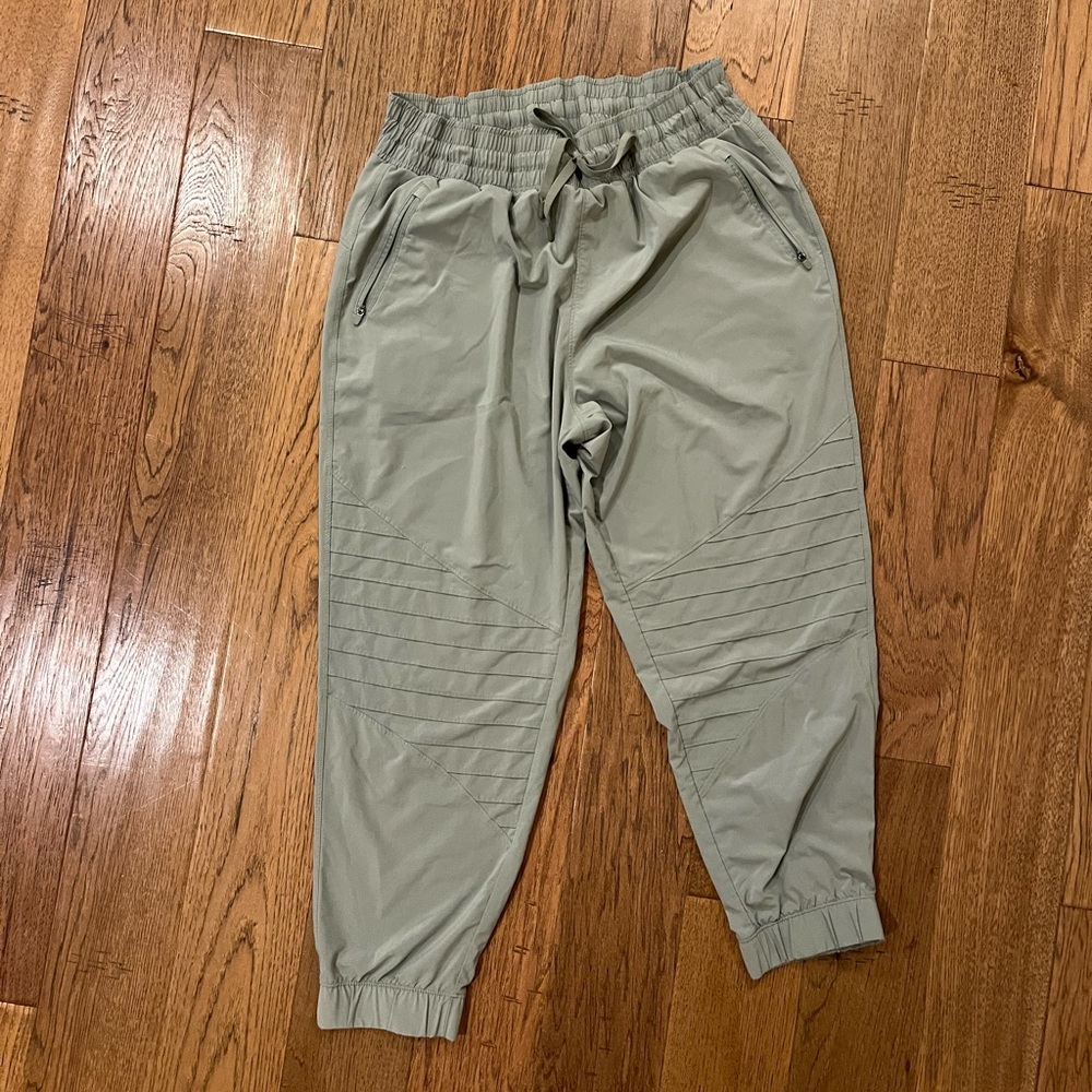 Like New ✨ All in Motion Joggers Large